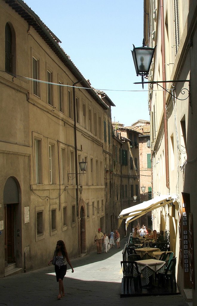 In the streets of Siena by ianwstokes