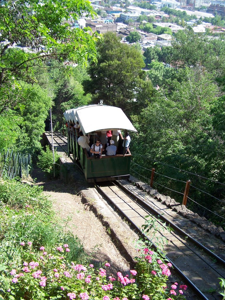 Funicular Cerro San Cristóbal by Renato Sepulveda