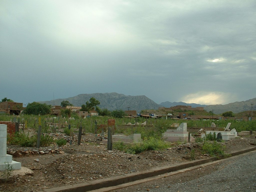 Landi Kotal Road لنڈی کوتل روڈ پر واقع قبرستان by Minhajian