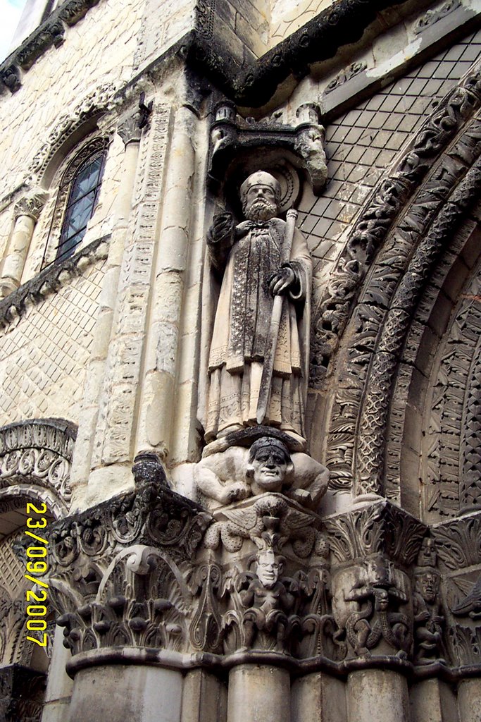 L'église saint Jacques, détail, Châtellerault by Poupinou