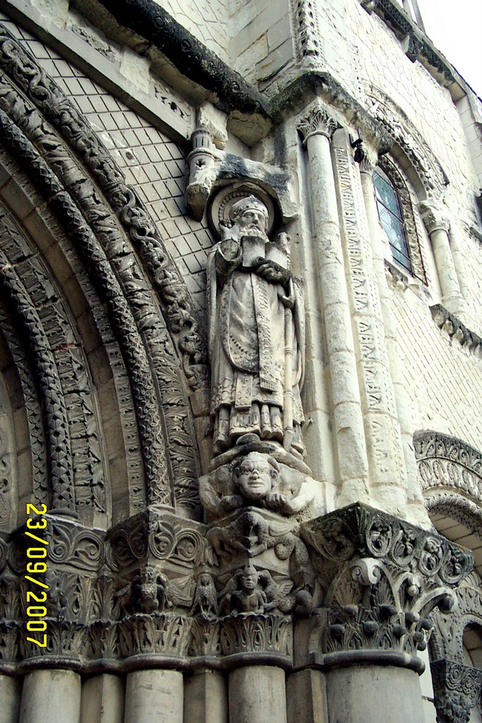 L'église saint Jacques, détail, Châtellerault by Poupinou