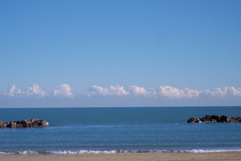 Il Mare con le scogliere a San Benedetto del Tronto by CastElle