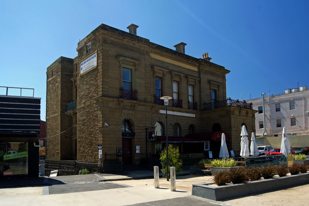 Former ANZ Bank (2011). Built in 1860 as the London Chartered Bank of Australia, this became the ES&A bank in 1921 and then the ANZ in 1970. It is now a restaurant called 'Mr Hyde' by Muzza from McCrae