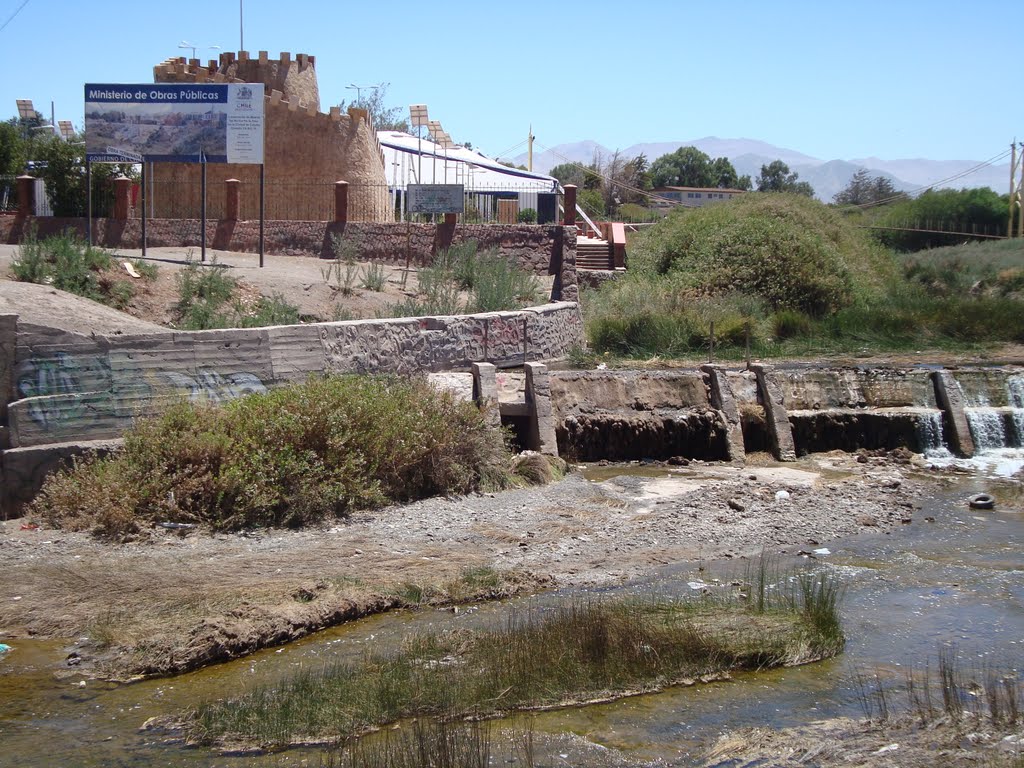 Calama, Rio Loa: Frente al parque. by raxcso