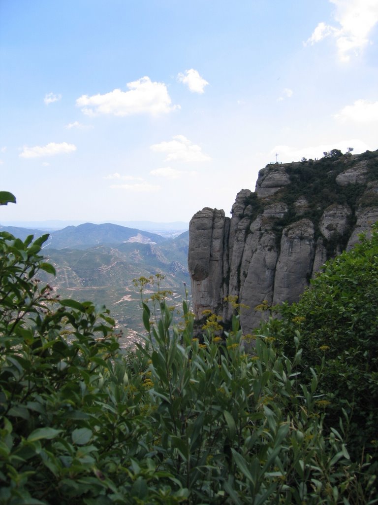 Cliff at Montserrat by viajera