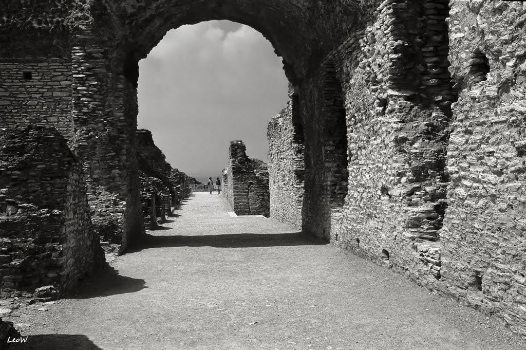 Italy 1987 - Sirmione Grotte di Catullo (analog negative) by LeoW_travel