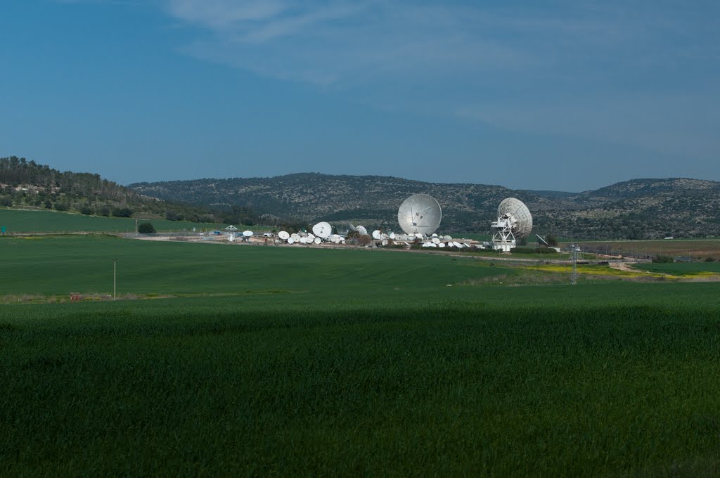 Satellite dish antenna by Alon Abraham