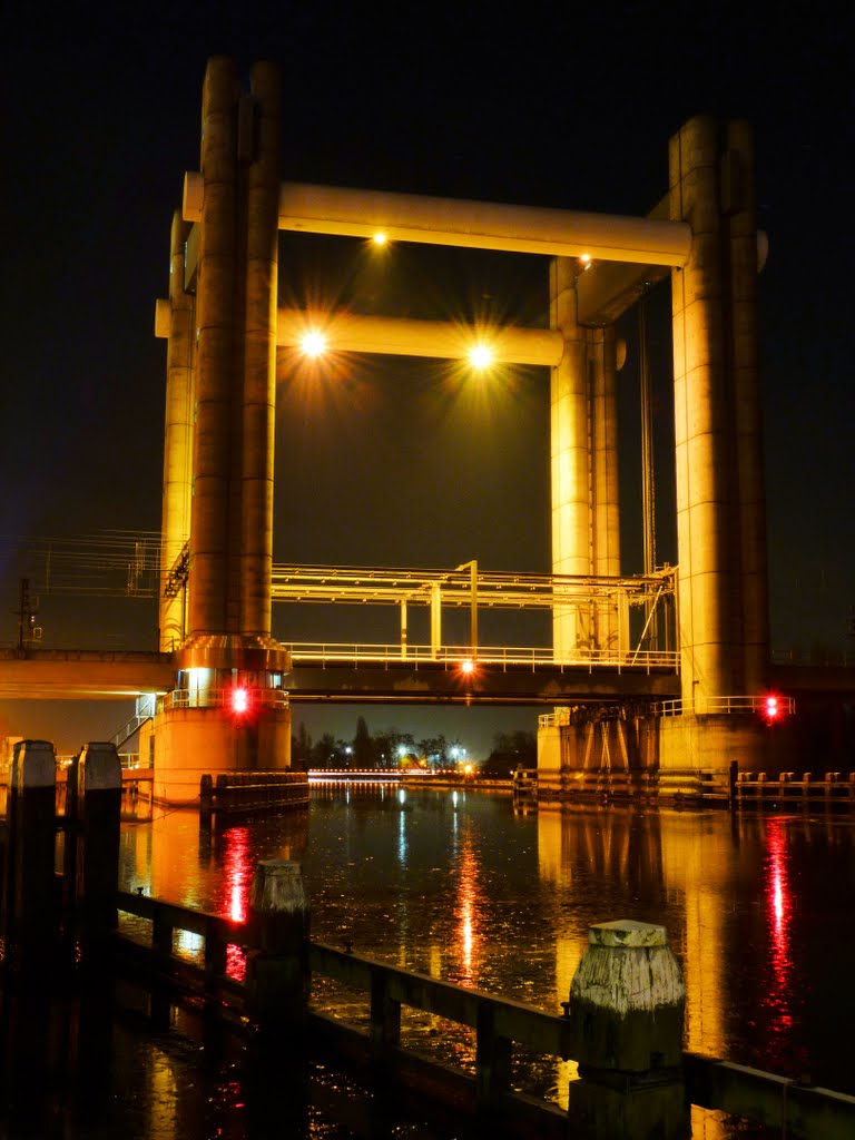 Spoorbrug te Gouda by Dirk Blom