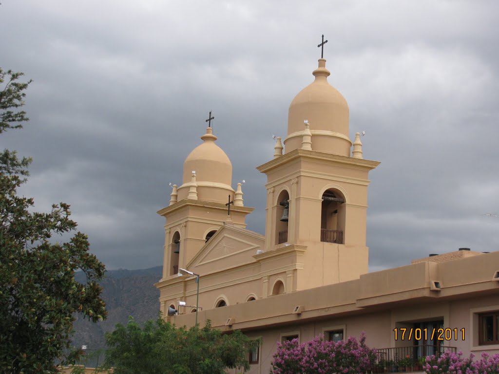 Iglesia de Cafayate (www.aenbici.blogspot.com) by aenbici