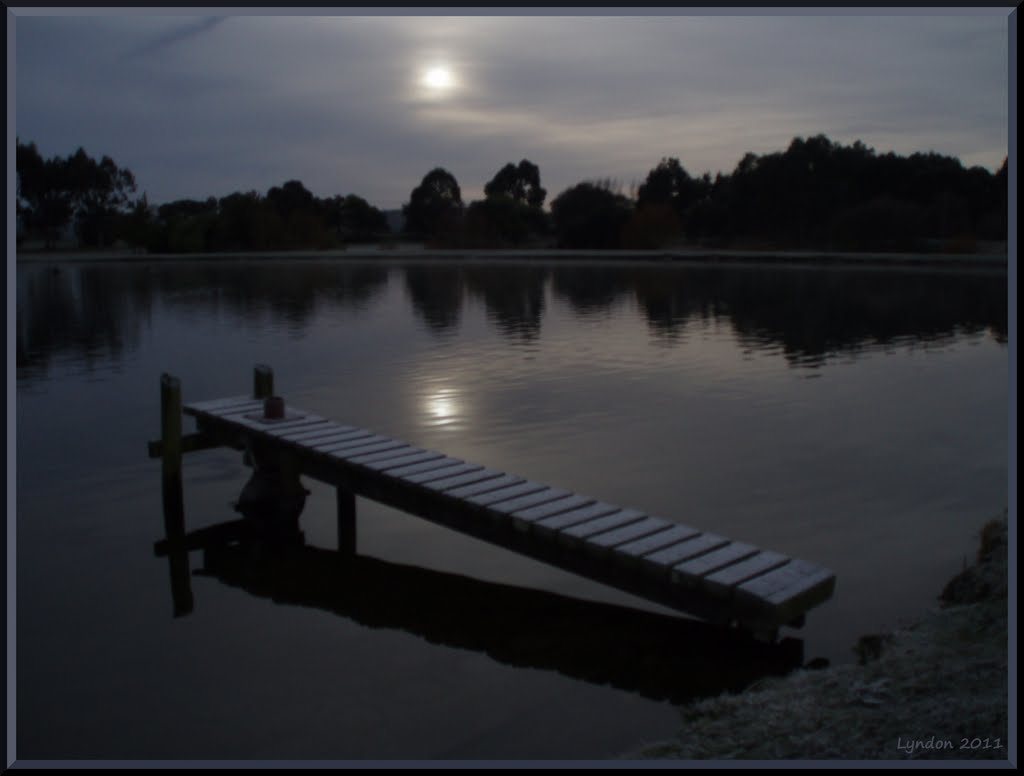 Winters Morning over Henley Lake by Lyndon