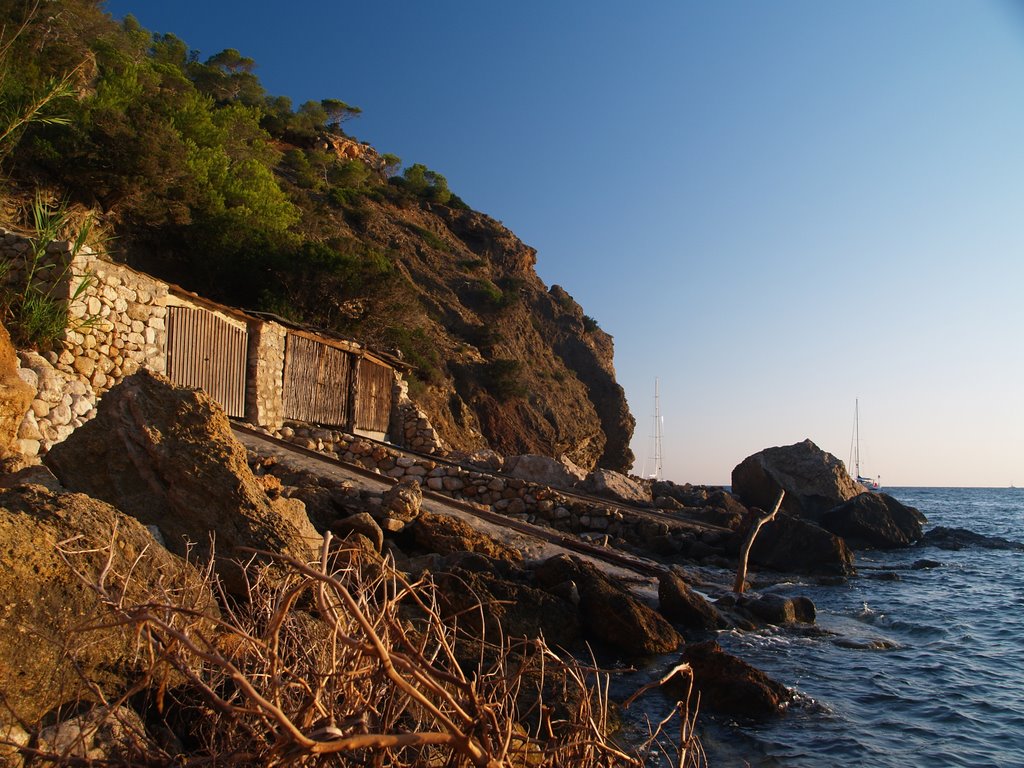 Cala Xarraca by Jordi Gavaldà