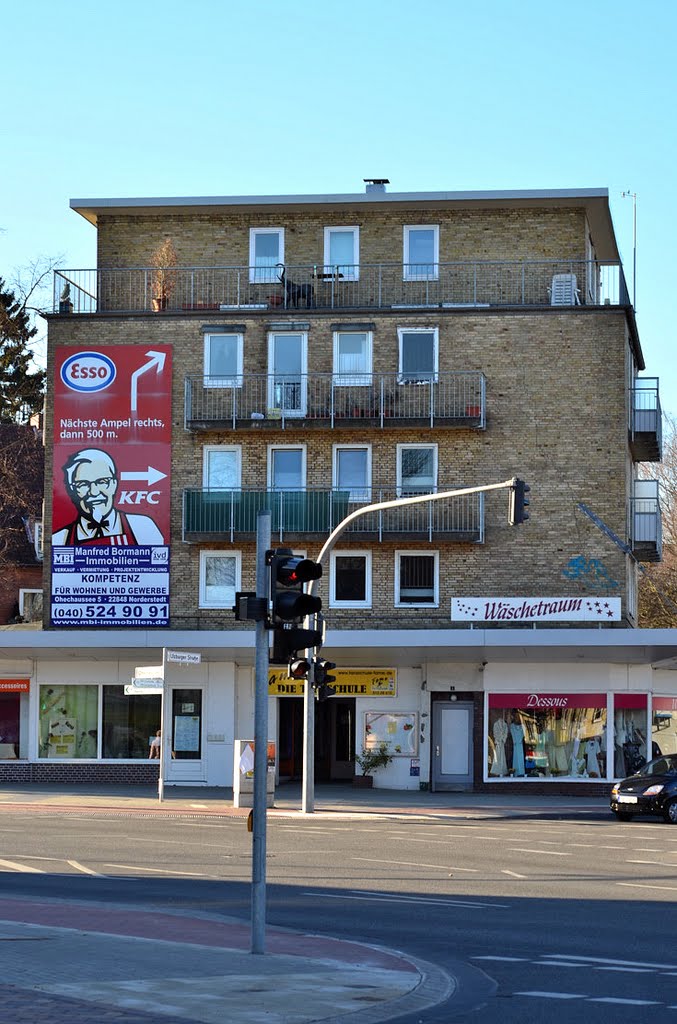 Blick auf Geschäftshaus in Norderstedt, Ohechaussee/Ulzburger Straße/Segeberger Chausse. März 2011 by Wegefotos