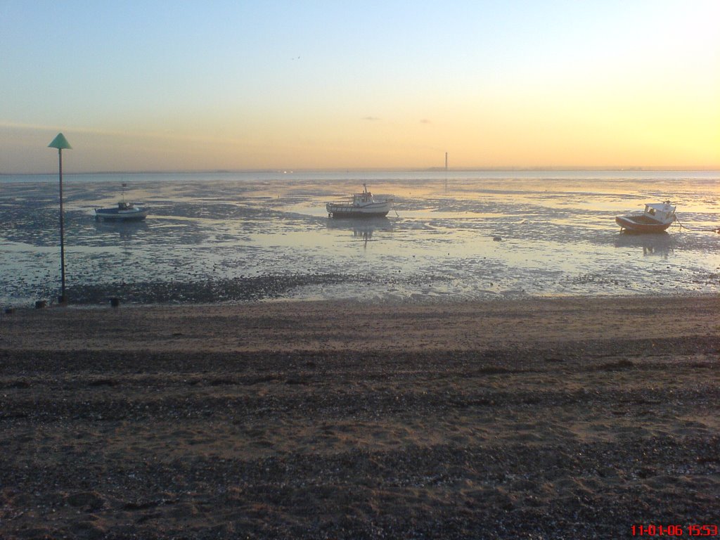 Thorpe Bay Southend on sea looking south by obsession