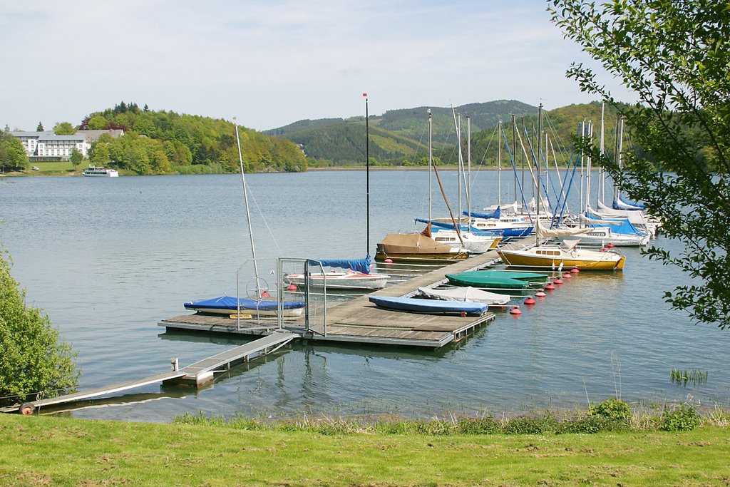 Am Hennesee by Jan Hendriks