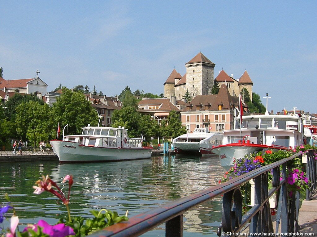 Le Port et le Château d'Annecy by Christian POURRE