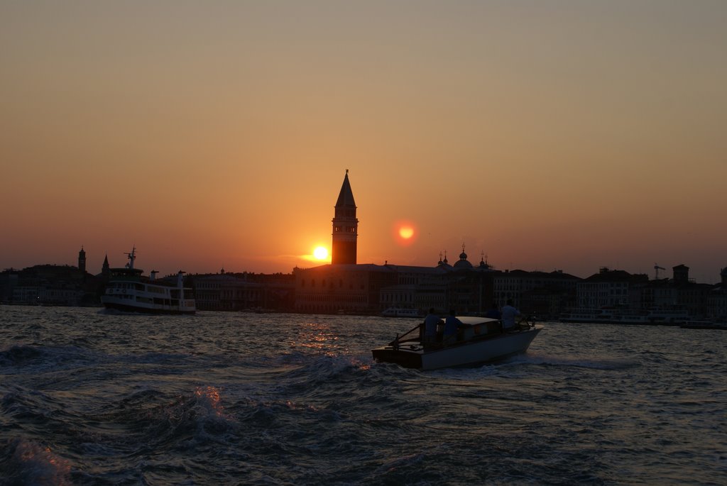 Bustaxi to/from Lido di Venezia by Bram Brinkman