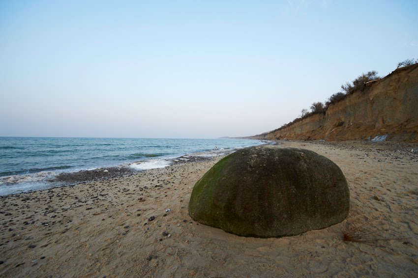 Big stone on the beach by christian  Hecker