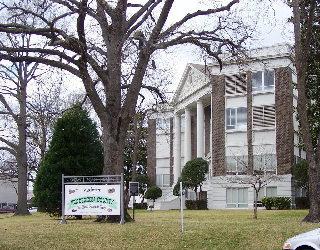 Henderson County Courthouse by clklock