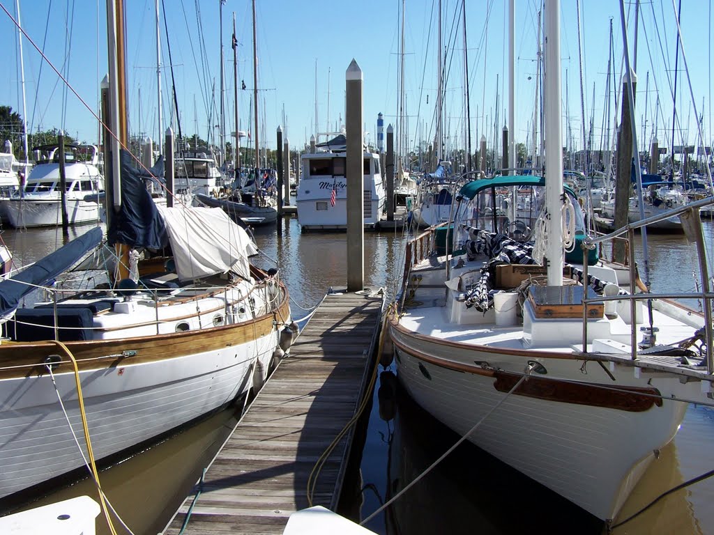 Kemah Boat Dock by clklock