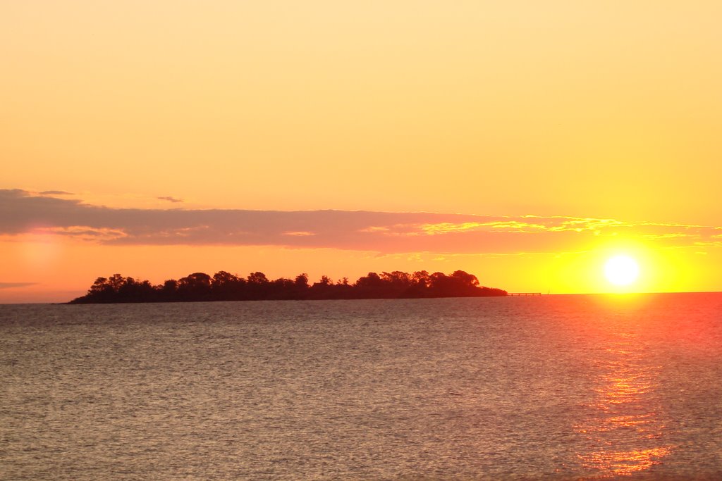 Atardecer en la Isla San Gabriel by horaciopcaride