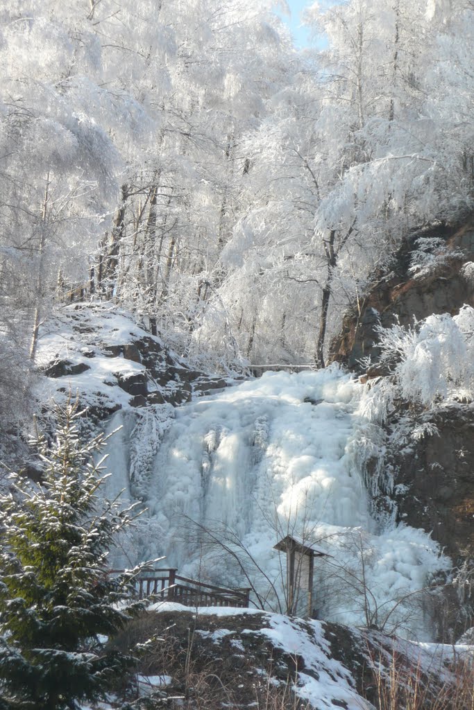 Gefrorener Tiefenbach-Wasserfall by Sunflower66