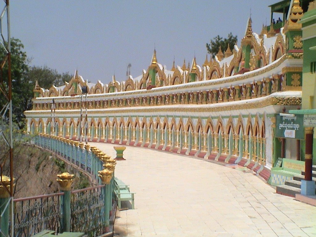 Sagaing - Myanmar by Nicola e Pina Burma 2006