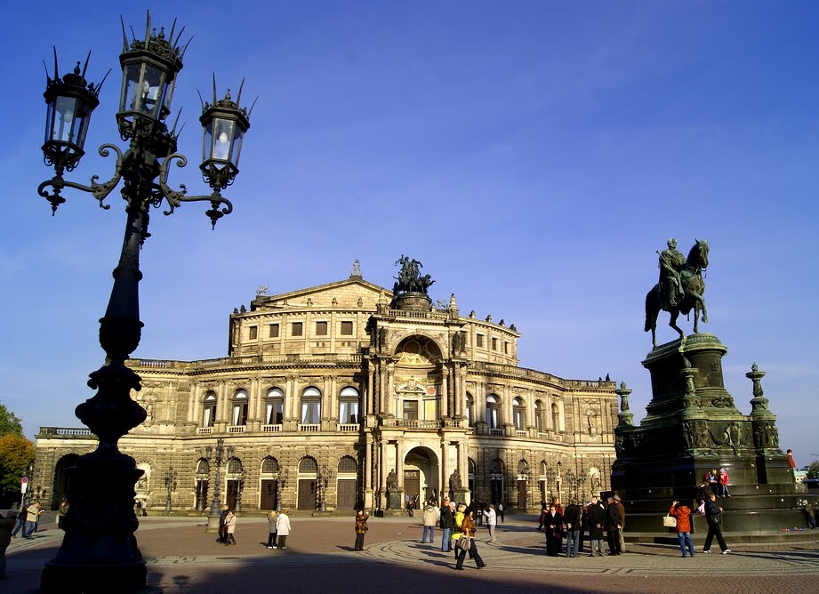 Semperoper Dresden by Etude