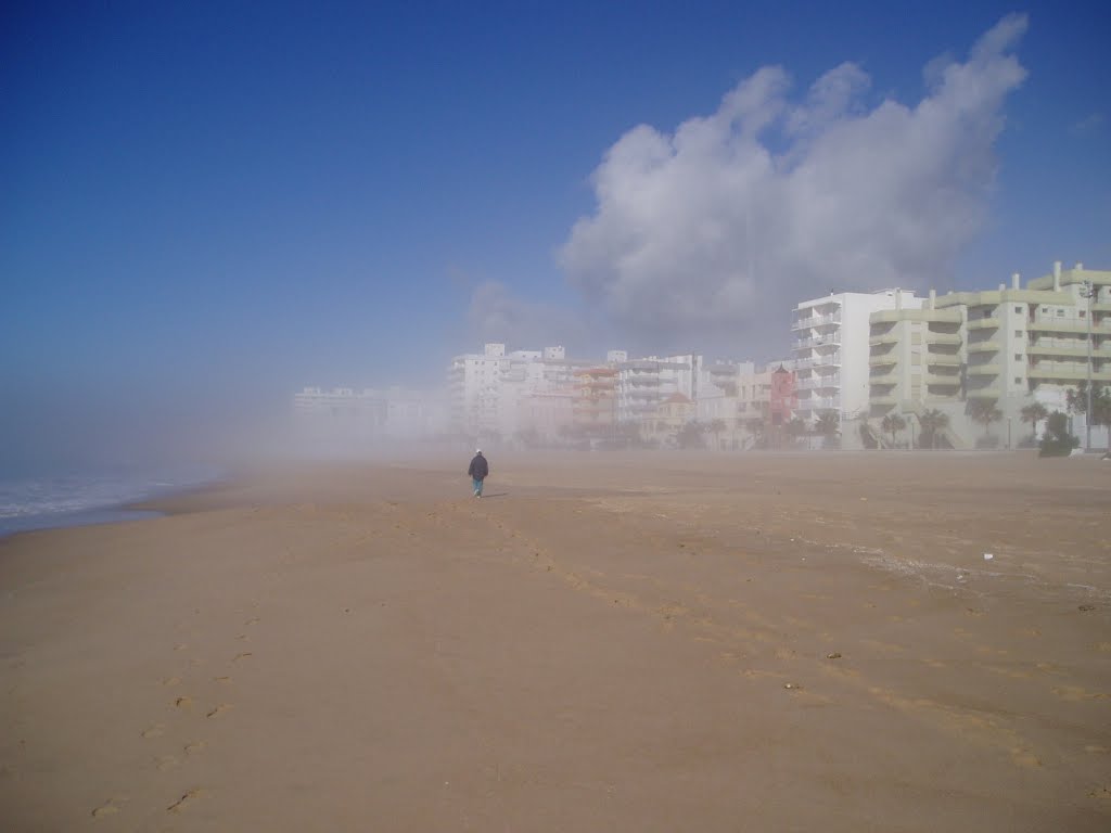 Morgennebel am Strand bei Rota by heitabu50