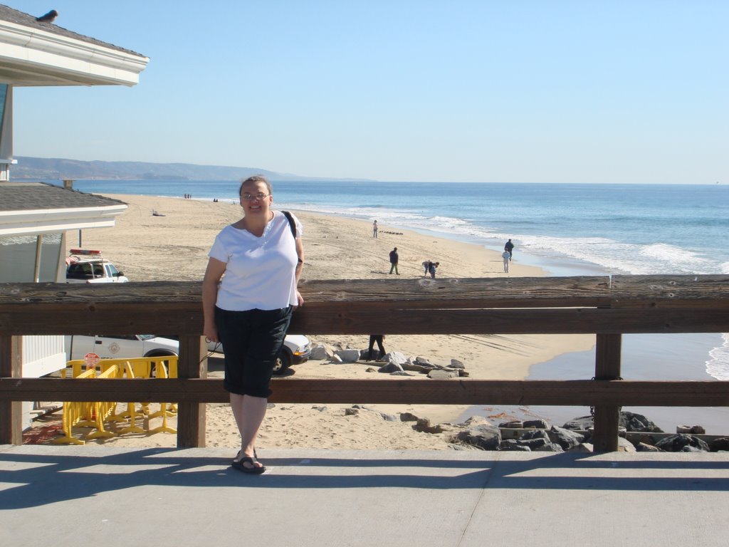 Newport Beach Pier by laura f