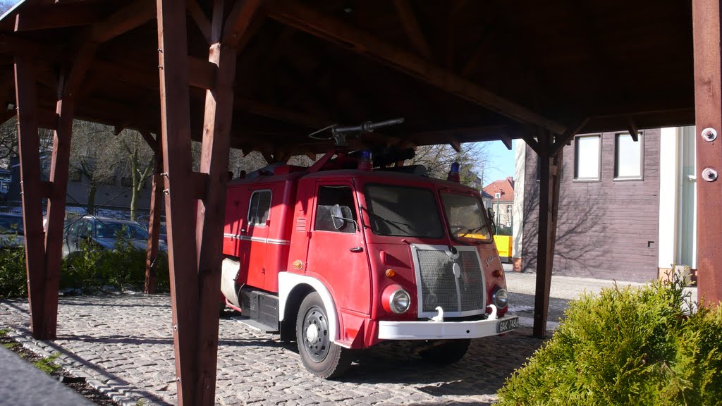 Old Fire Truck - JELCZ by koondel