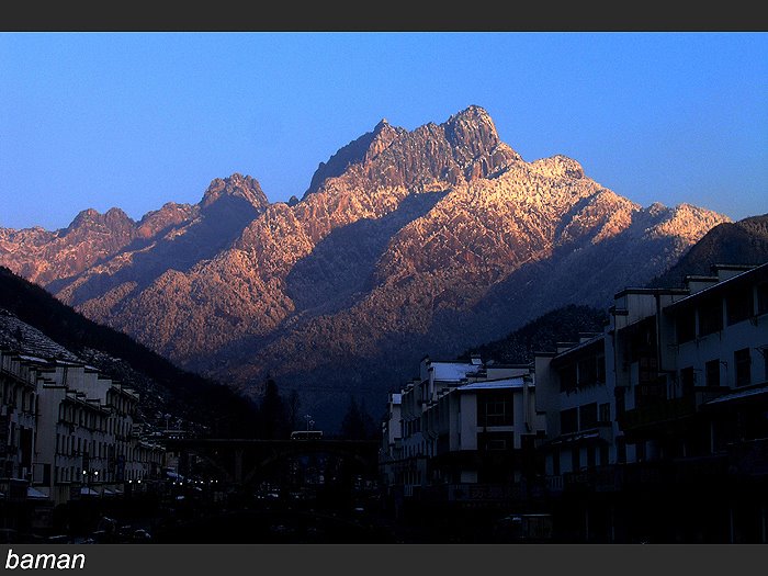 汤口－黄山辰光（A Morning View of the Yellow Mountain from Tangkou, 2005-01-01） by Cai Jinxi