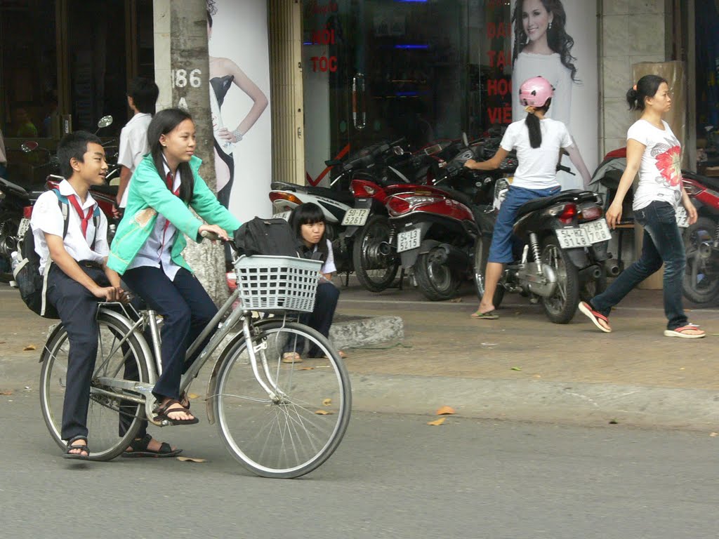 Ho Chi Minh City (Vietnam) by Naru Kenji