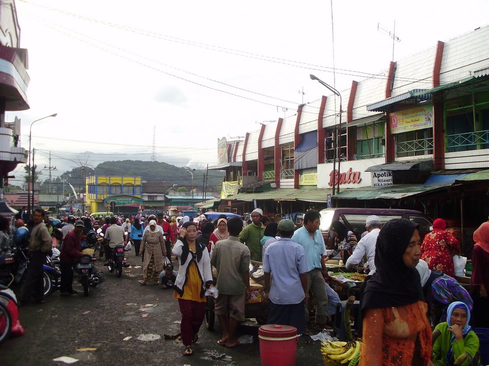 Pasar Lawang di pagi hari by machmudjunus