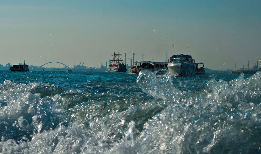 ACQUA DI POPPA (ingrandire) - Water of stern by Dancos