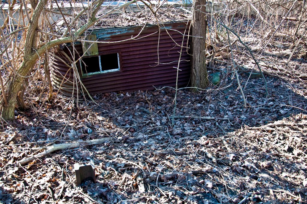 Wärterhütte auf der Eisenbahnbrache - Fortsetzung vom Schöneberger Südgelände, Berlin by rottenrails