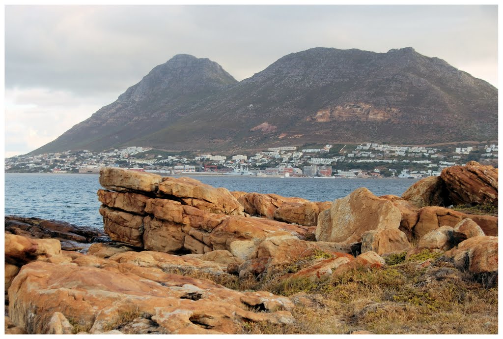 Cairnside rocky shoreline at Simon's Town, 9. March 2011 by Pekka _J_Määttänen