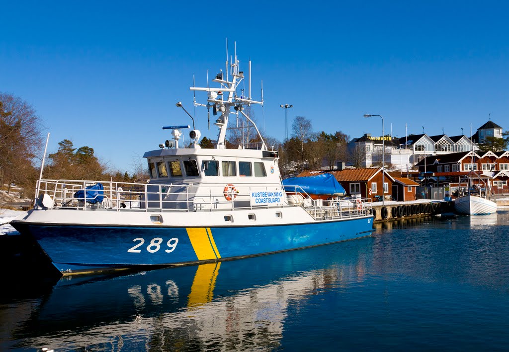 Coastgard vessel in Grisslehamn. by OssianF