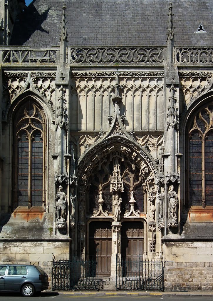 Chapelle de l'Hôtel-Dieu, Montreuil, Nord-Pas-de-Calais, France - Portal by mattis