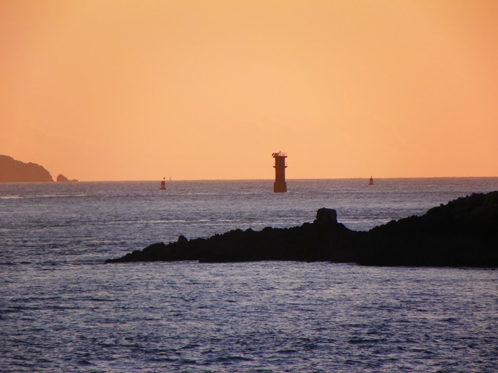 Plage St Anne, Phare by Dominique TOUEL