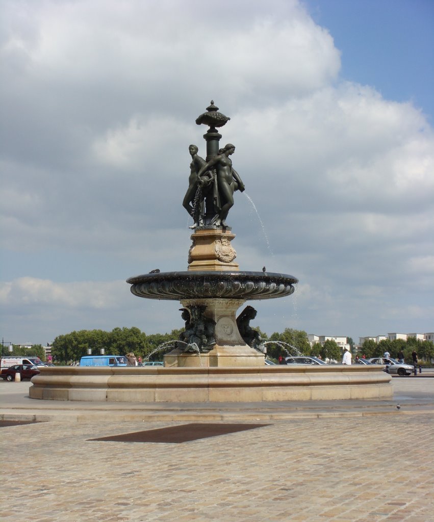 Three Graces Fountain by Les Diamond