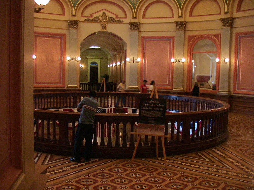 Sacramento - California State Capitol by Maurizio Giove