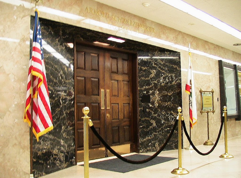 Sacramento - California State Capitol by Maurizio Giove