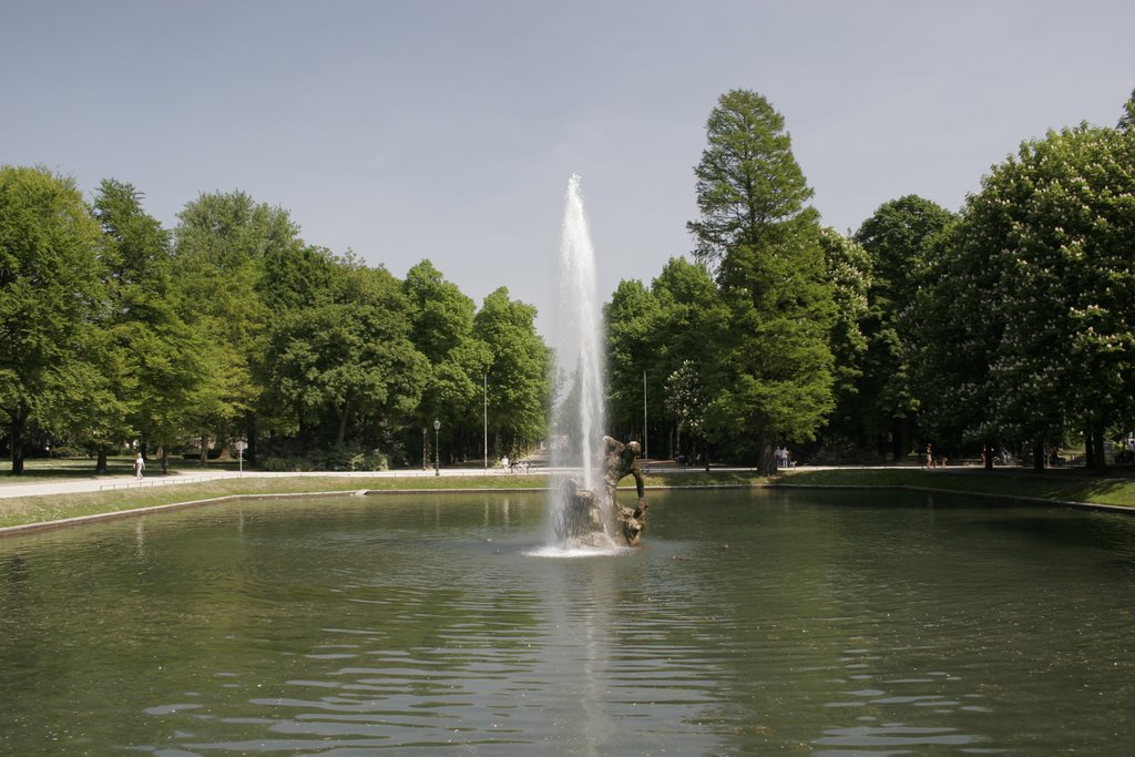 Düsseldorf, Springbrunnen vorm Jägerhof by WidoGraphie