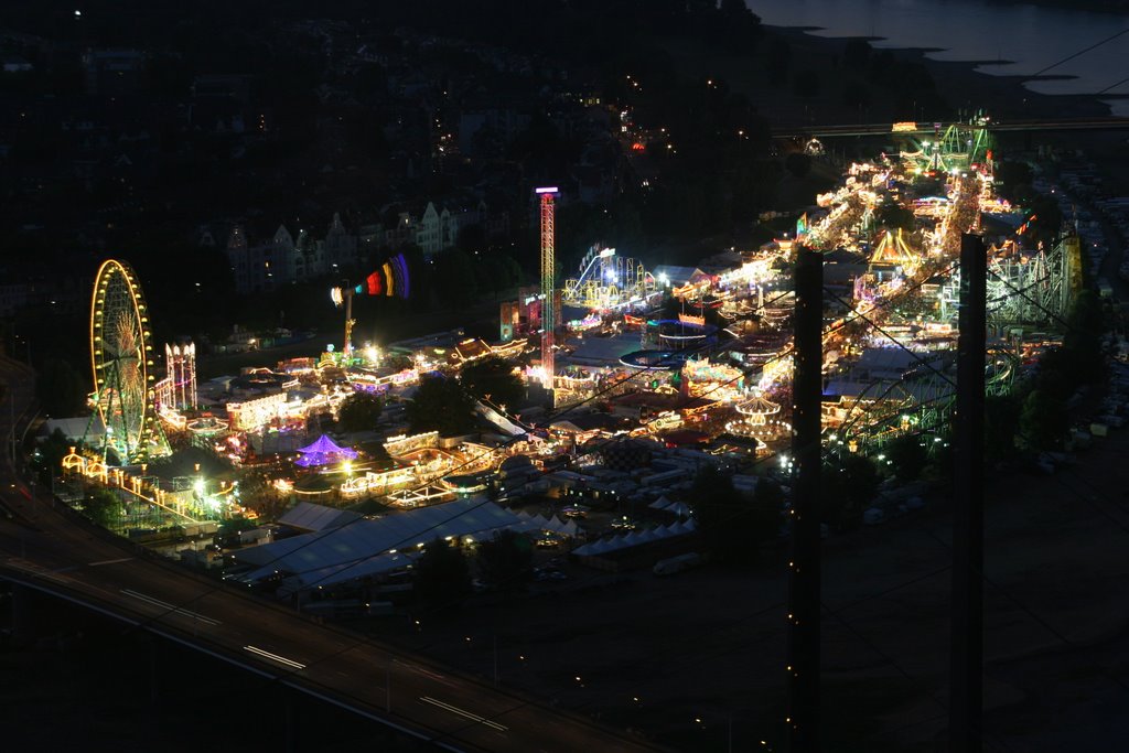 Düsseldorfer große Kirmes im Sommer by WidoGraphie