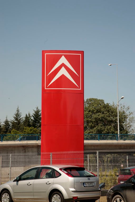 Citroen main totem by Klass Prodexport