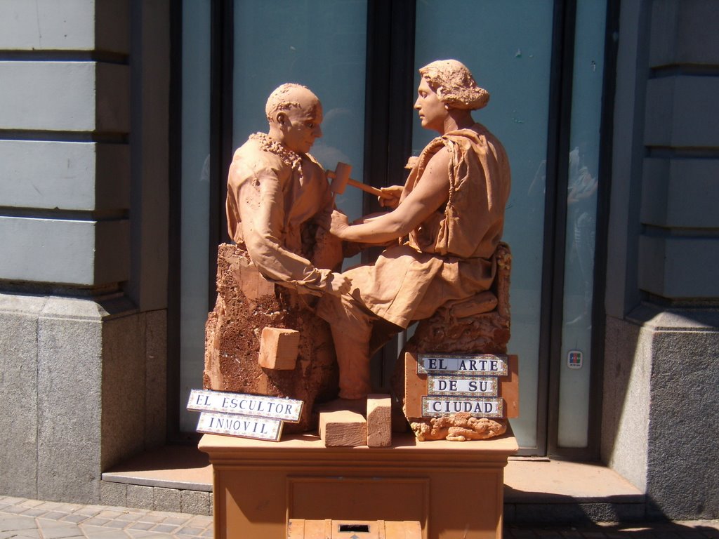 Escultura en la calle by luis serichol