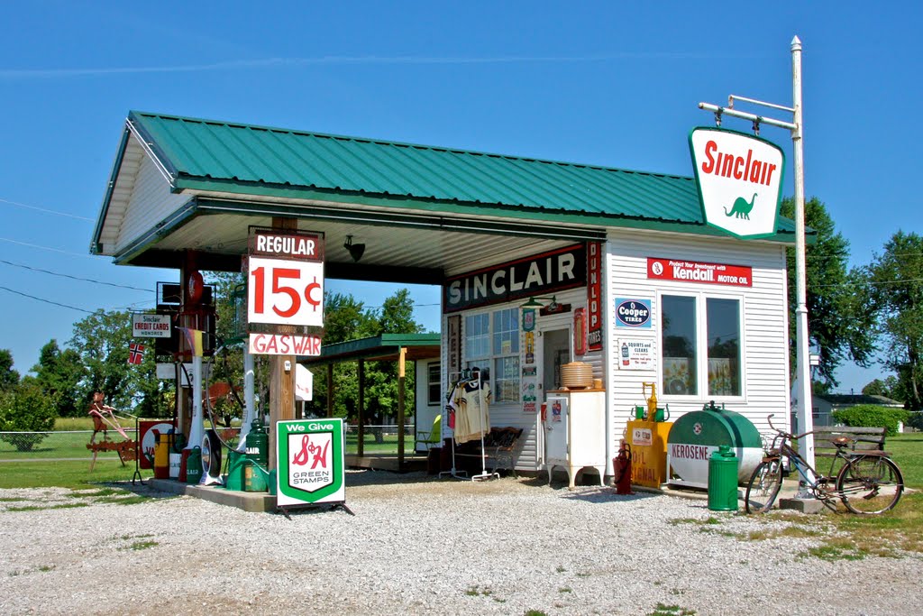 MO - Paris Springs, Gay Parita Sinclair Gas Station by openroads.com