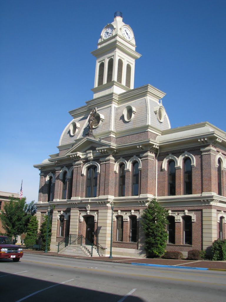 Georgetown KY Courthouse by gmjkoenig