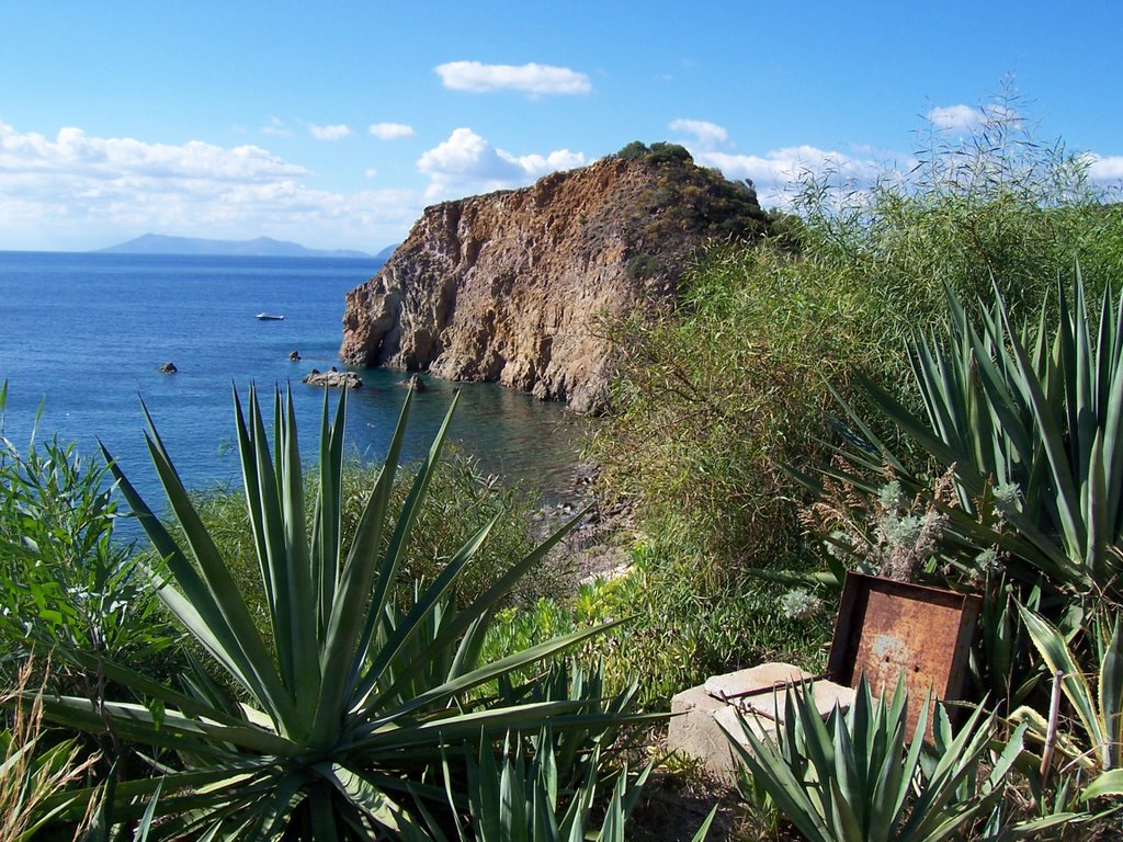 Panarea - Uno scorcio dell'isola by Giancarlo72