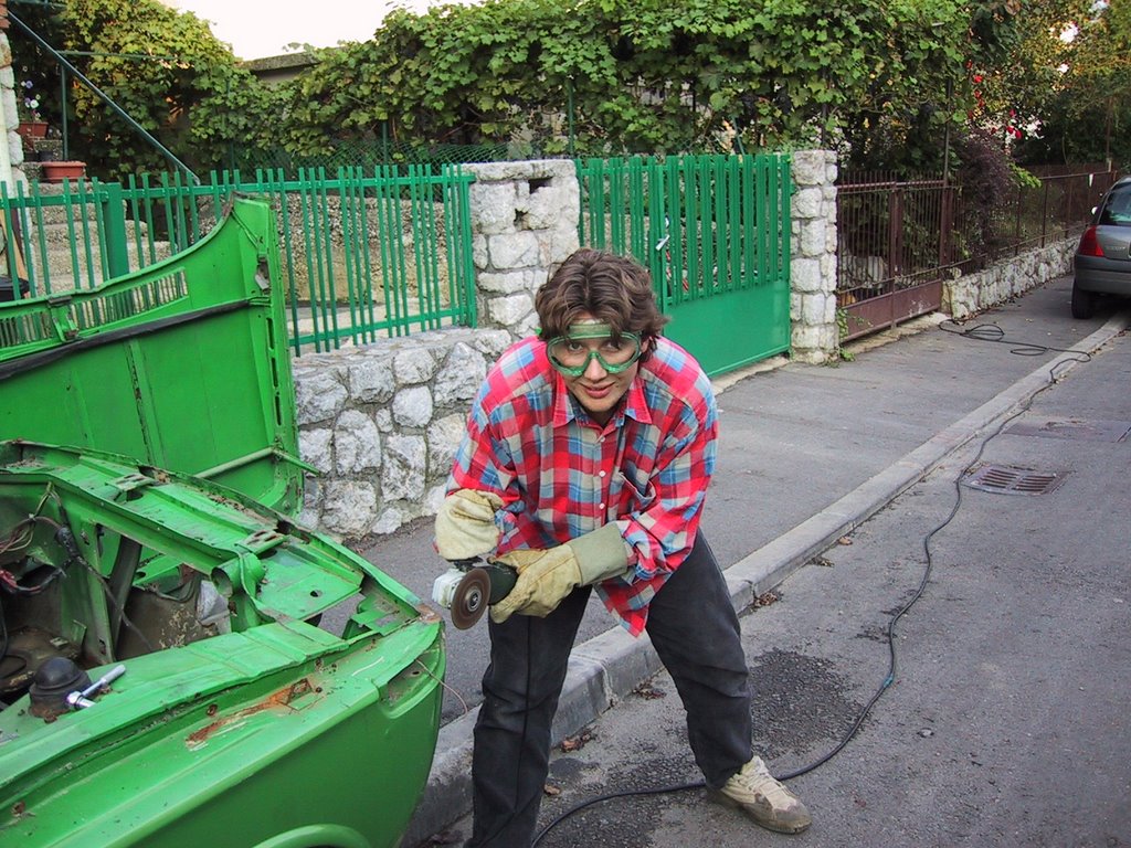 Dolcic street, Marin cutting old BMW by maratz